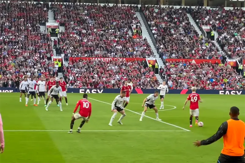 Dwa wieczory w towarzystwie angielskiego futbolu: Manchester i Liverpool