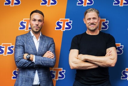 Mateusz Juroszek i Peter Schmeichel