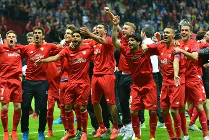 Sevilla triumfuje w Lidze Europy