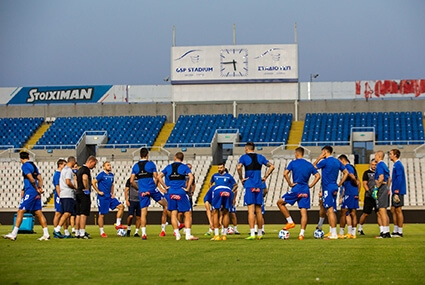 Lech Poznań na stadionie w Nikozji