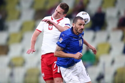 Arkadiusz Milik w walce z Leonardo Bonuccim