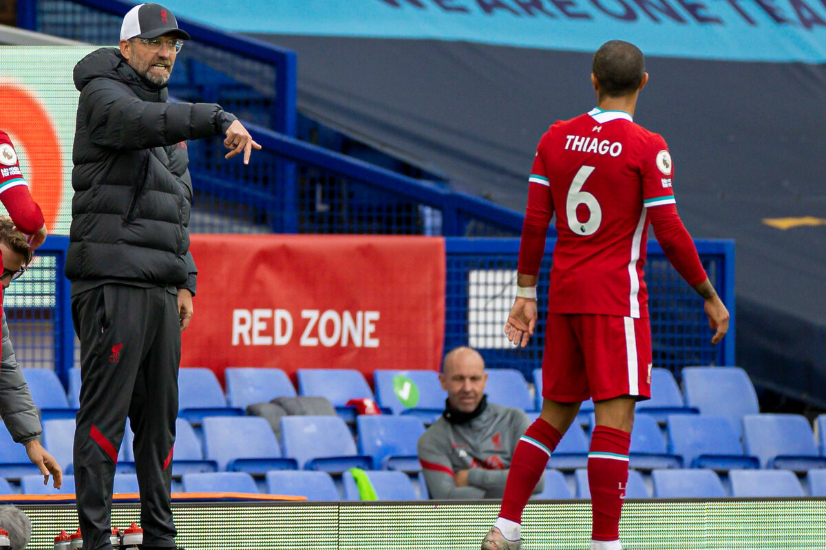 Juergen Klopp (z lewej) i Thiago