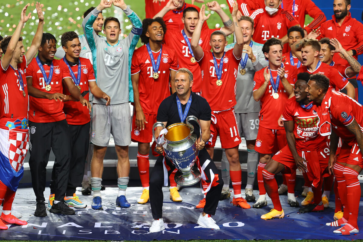 Bayern Monachium z pucharem Ligi Mistrzów 2019/2020