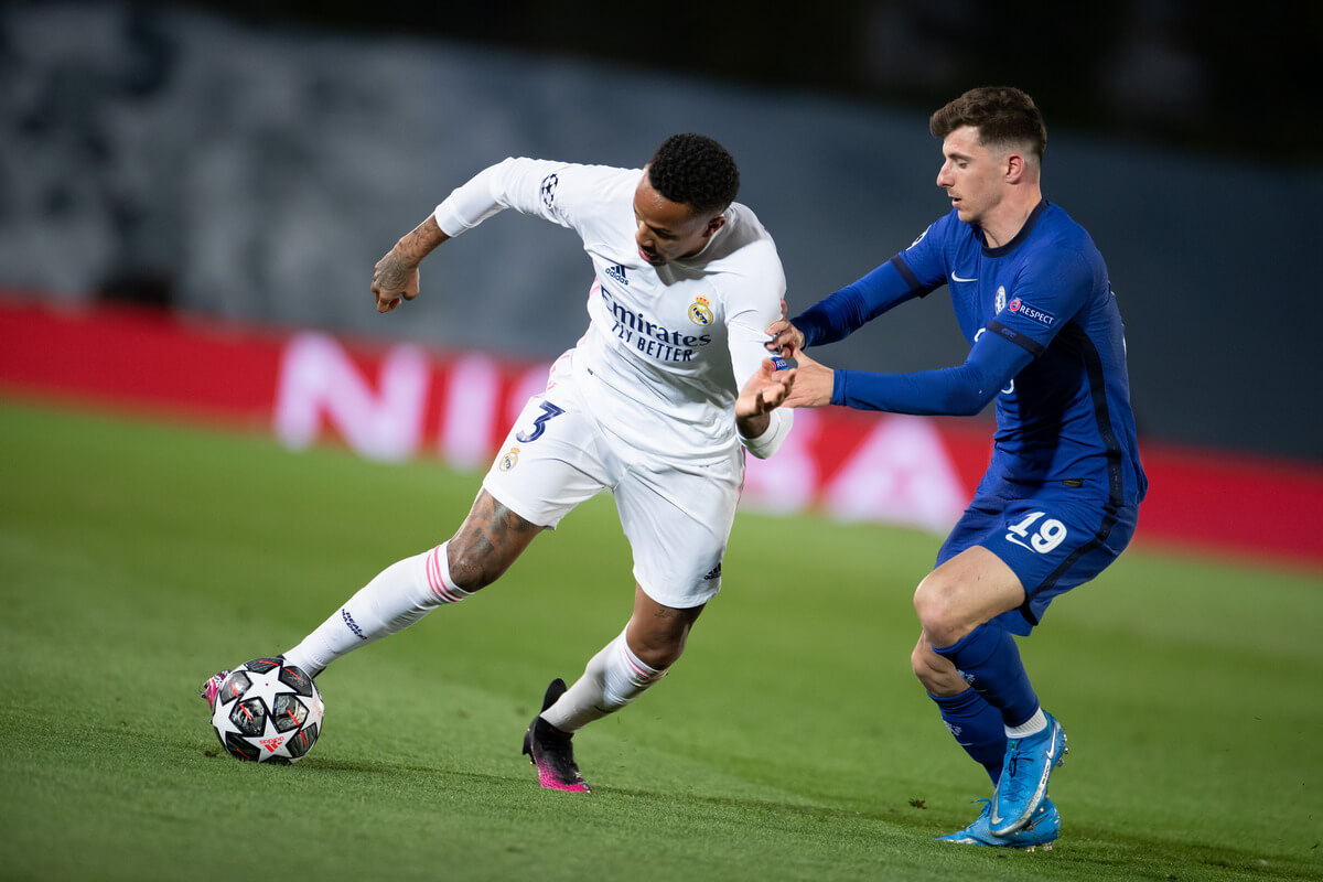 Mason Mount w walce z Ederem Militao