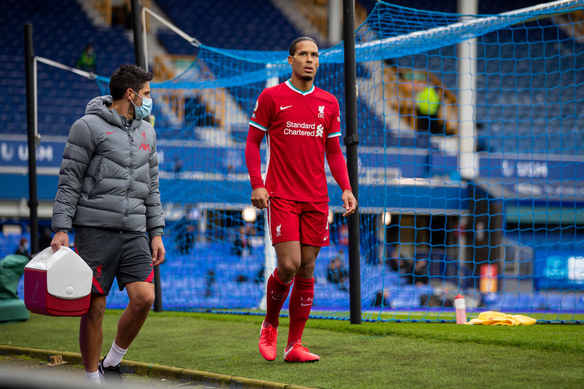 Virgil Van Dijk w meczu z Evertonem