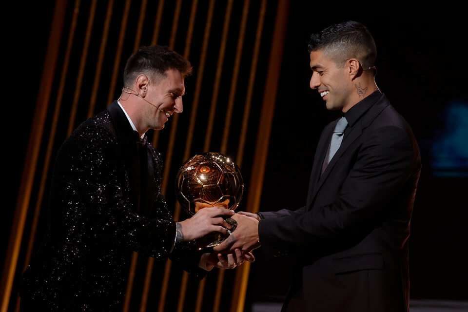 Lionel Messi (z lewej) i Luis Suarez