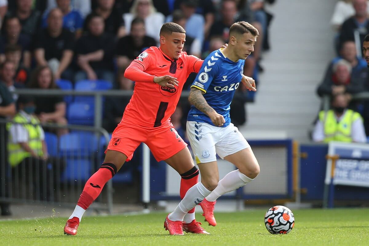 Lucas Digne i Max Aarons