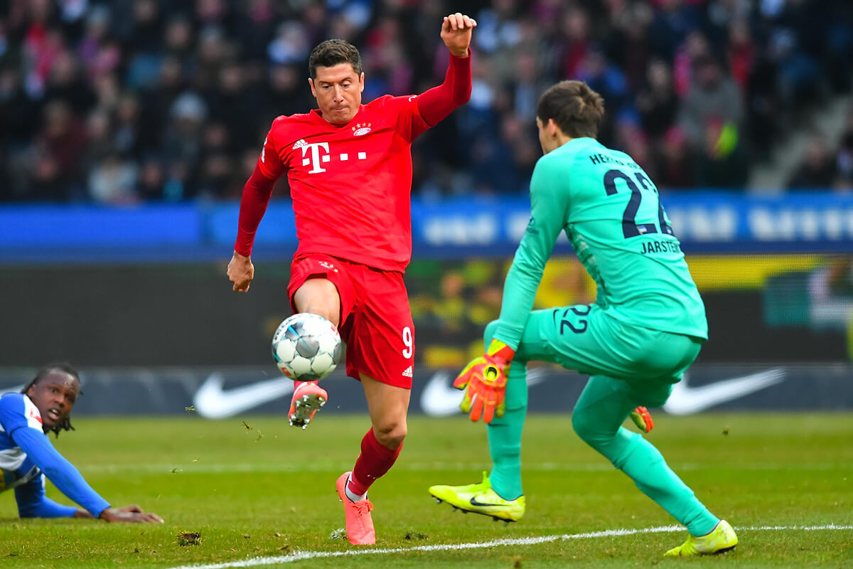 Robert Lewandowski i piłkarze Herty Berlin