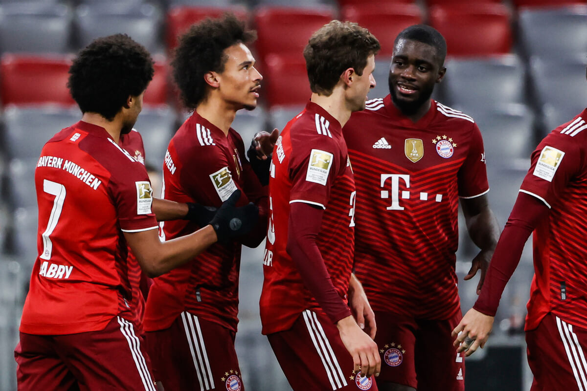 Gracze Bayernu cieszą się z gola Sane
