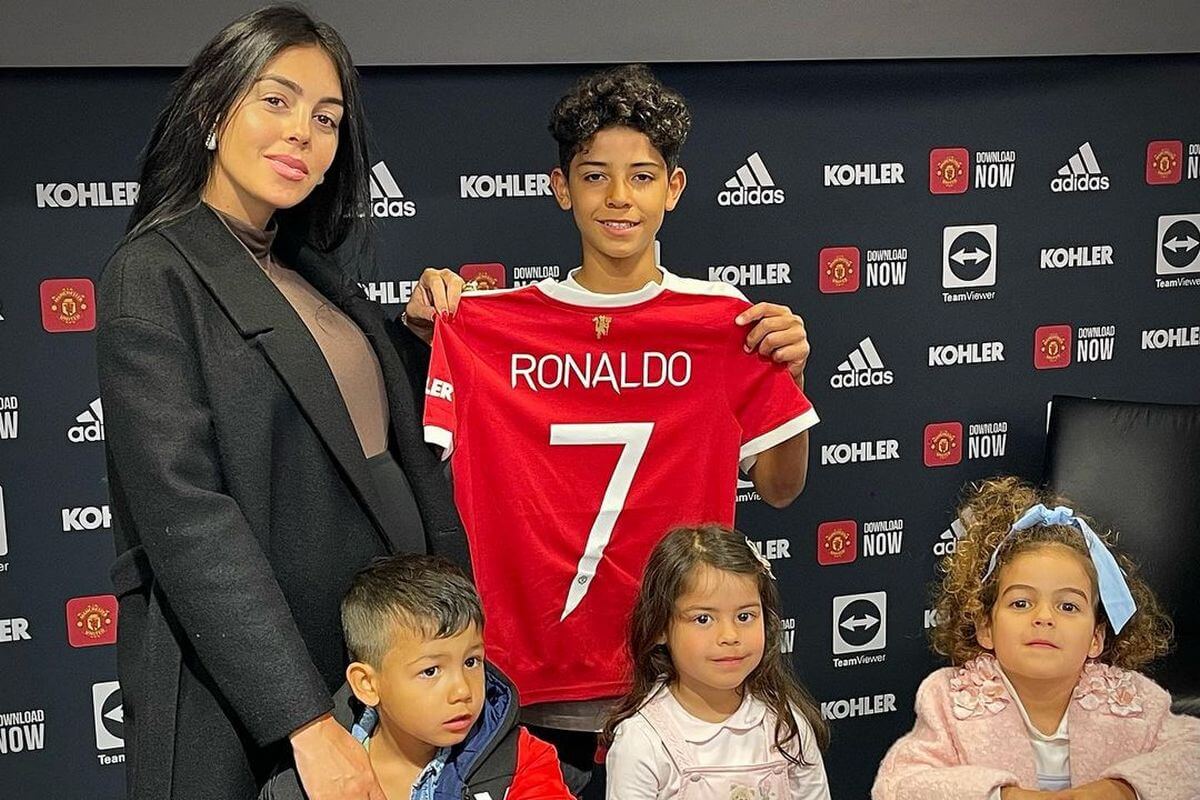 Cristiano Ronaldo Jr. (z koszulką)