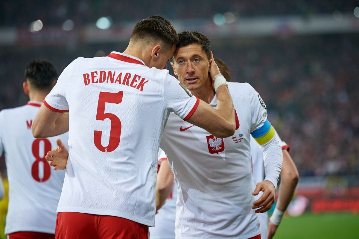 Jan Bednarek i Robert Lewandowski