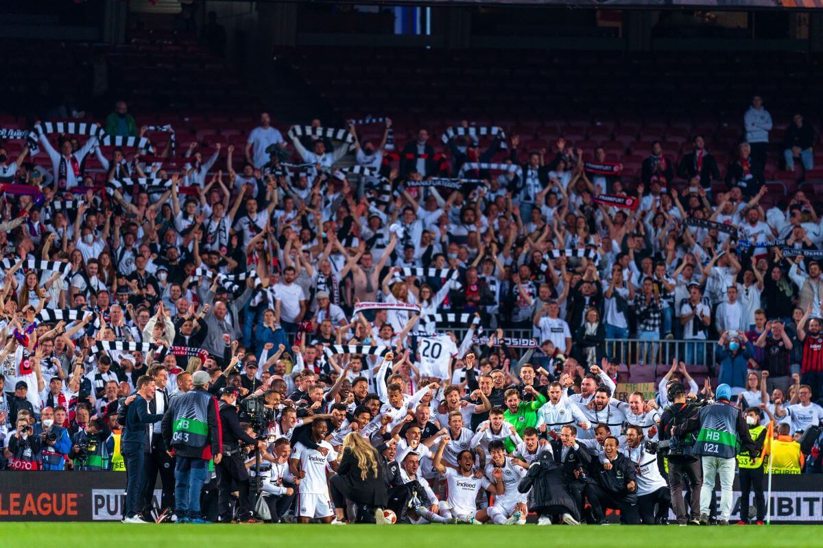 Kibice Eintrachtu Frankfurt na Camp Nou