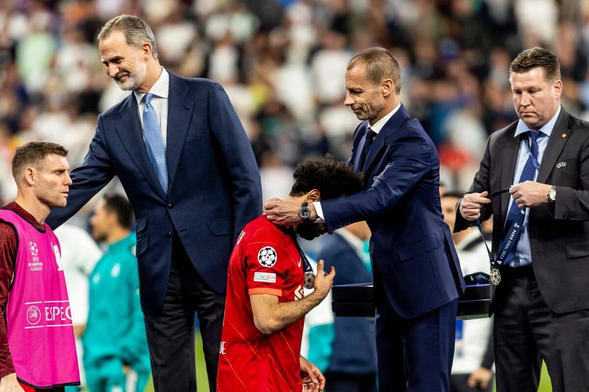 Aleksander Ceferin – prezydent UEFA (na środku)