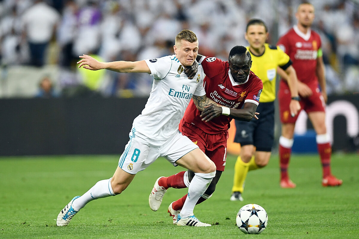 Toni Kroos i Sadio Mane (z prawej)