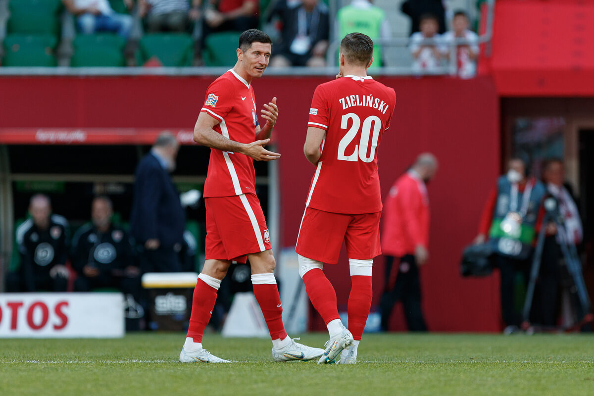 Lewandowski i Zieliński w meczu z Walią