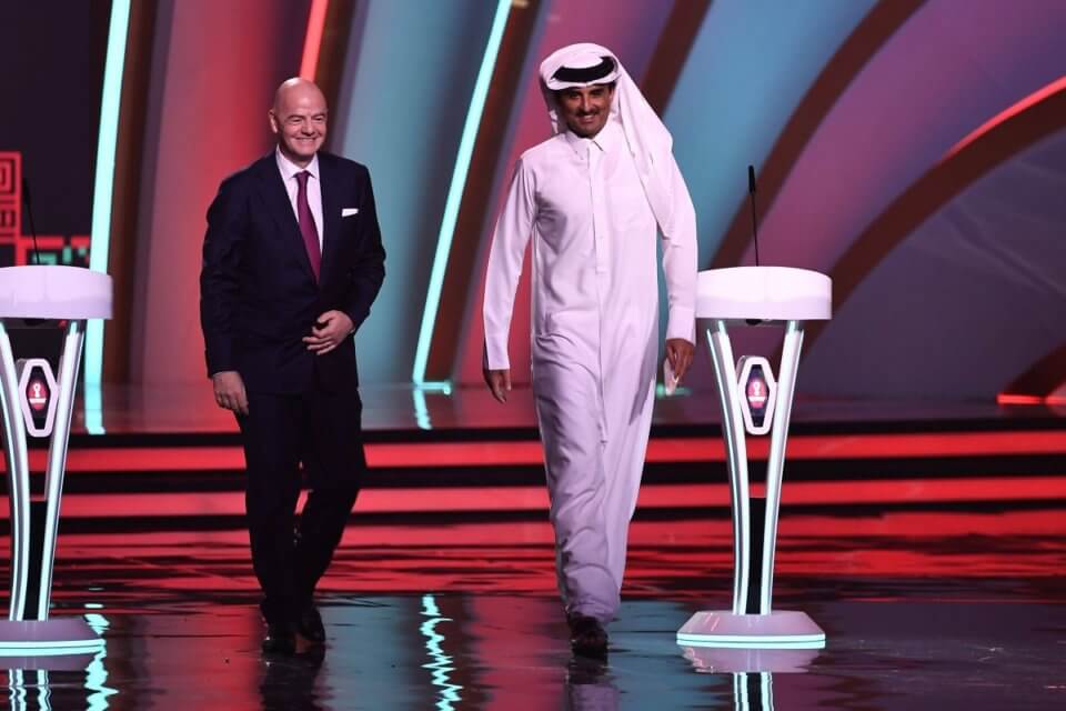 Szef FIFA Gianni Infantino i emir Kataru Tamim Bin Hamad Al-Thani