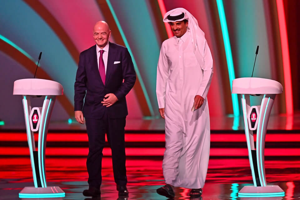 Prezydent FIFA Gianni Infantino i emir Kataru Sheikh Tamim bin Hamad al-Thani