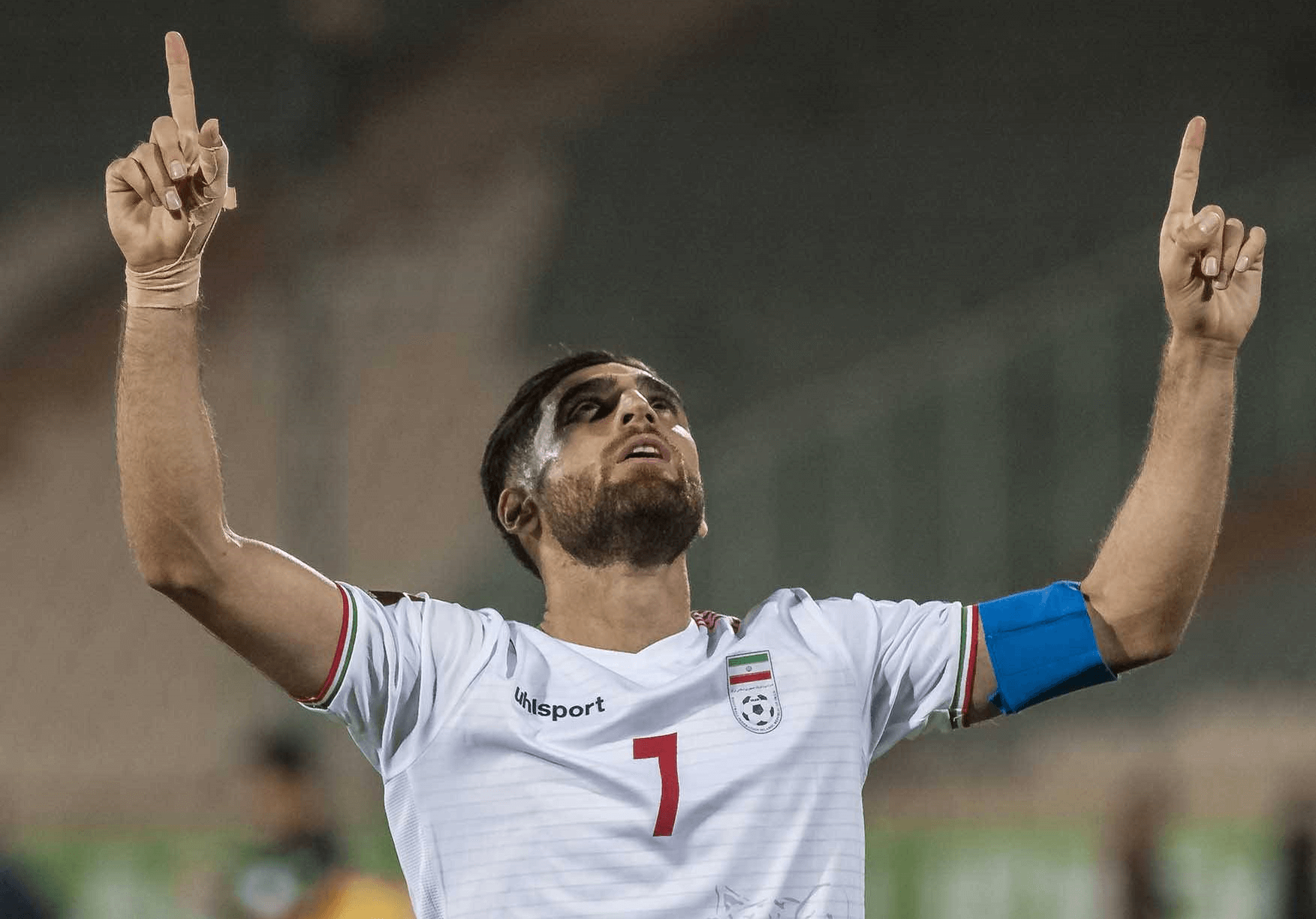 Alireza Jahanbaksh - jeden z czołowych irańskich piłkarzy, którzy poparli protesty w Iranie.