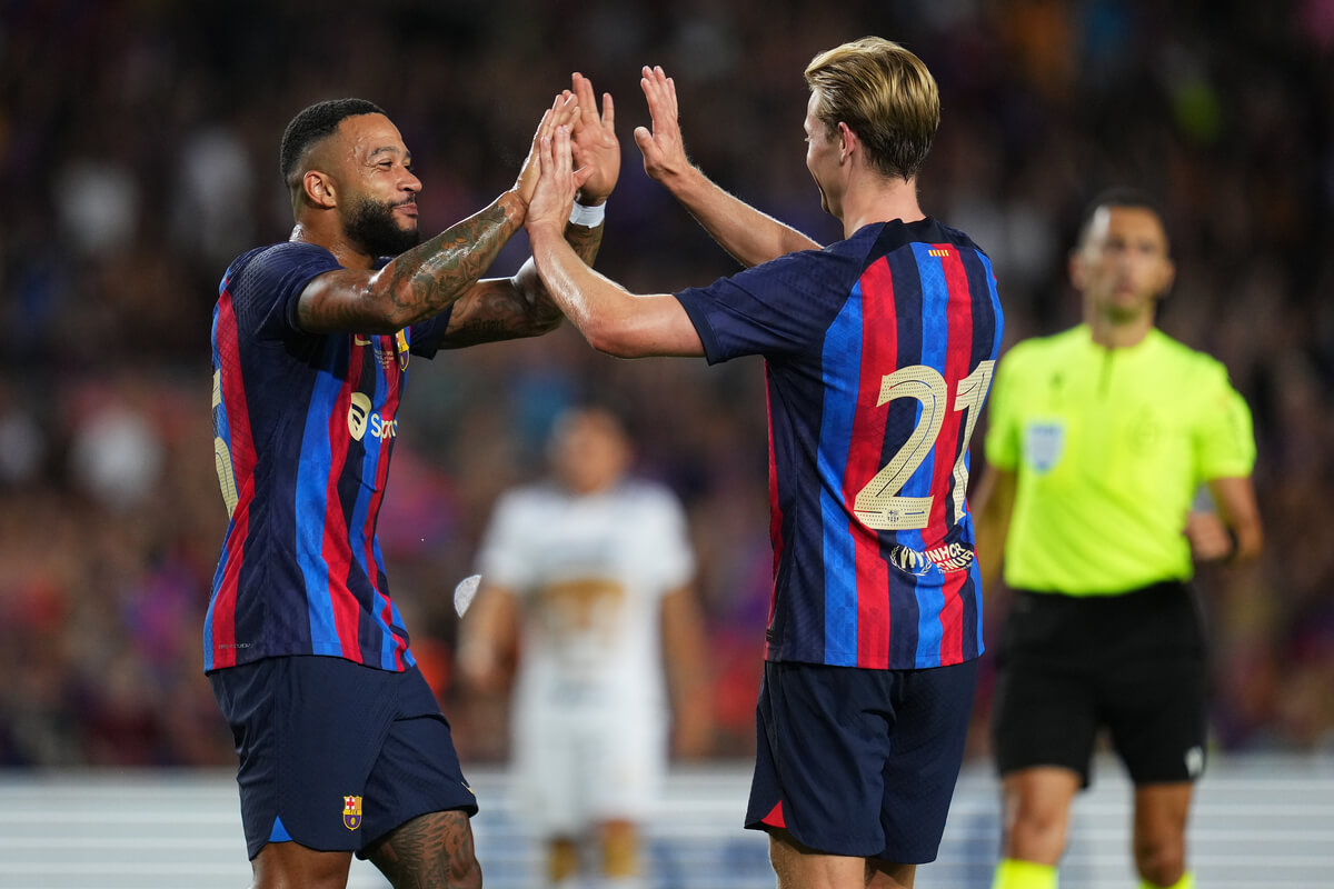 Memphis Depay i Frenkie de Jong