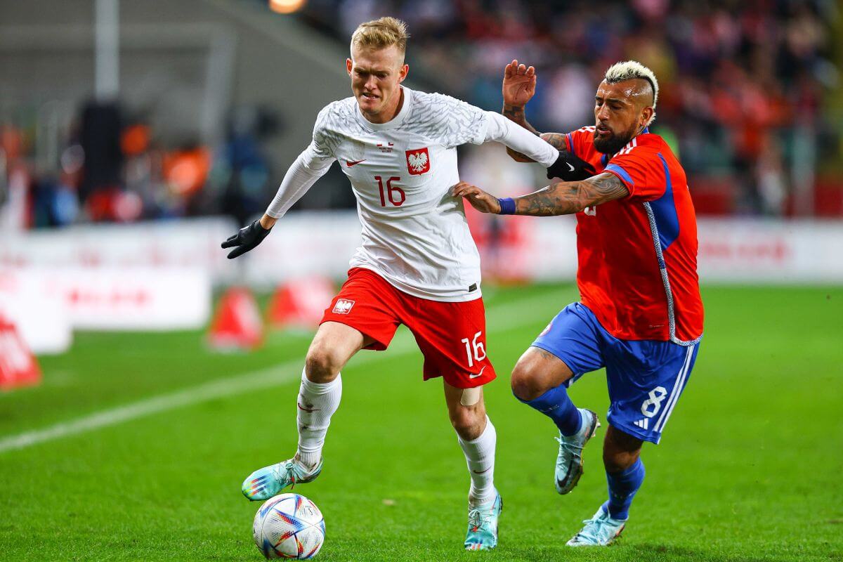 Karol Świderski i Arturo Vidal