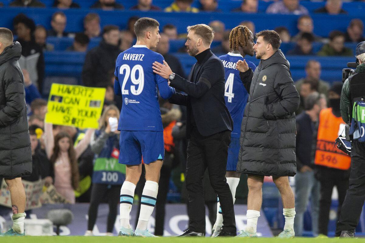 Graham Potter z piłkarzami Chelsea