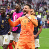 Hugo Lloris (w środku)