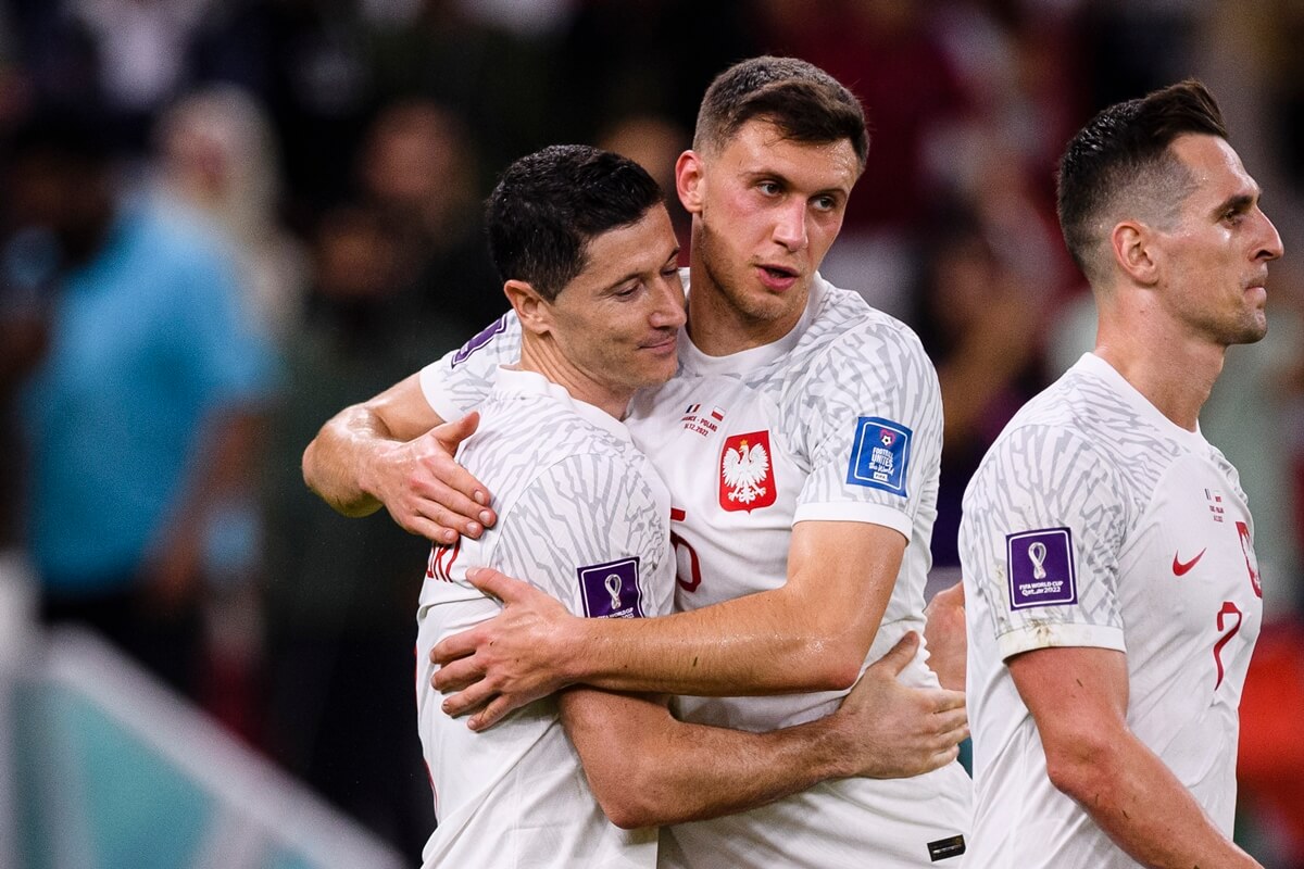 Robert Lewandowski i Krystian Bielik