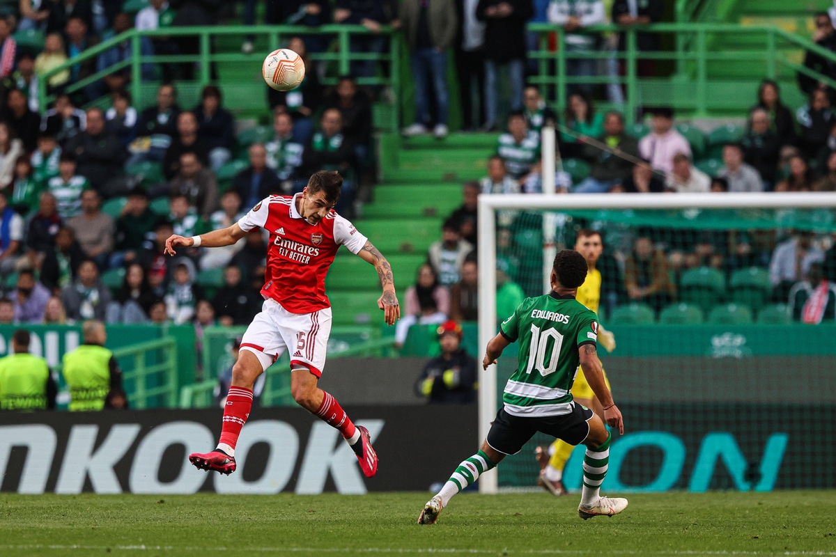 Jakub Kiwior w meczu ze Sportingiem w Lidze Europy