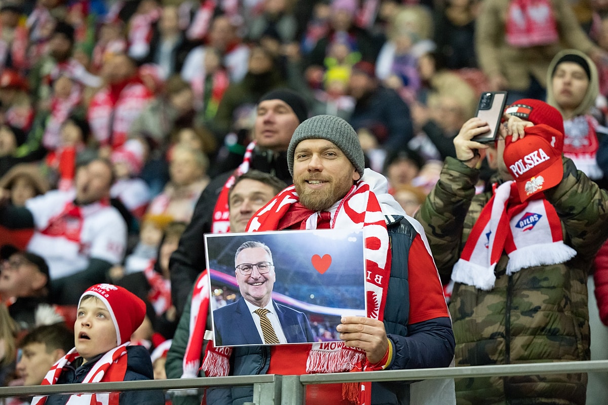 Czesław Michniewicz na zdjęciu kibica