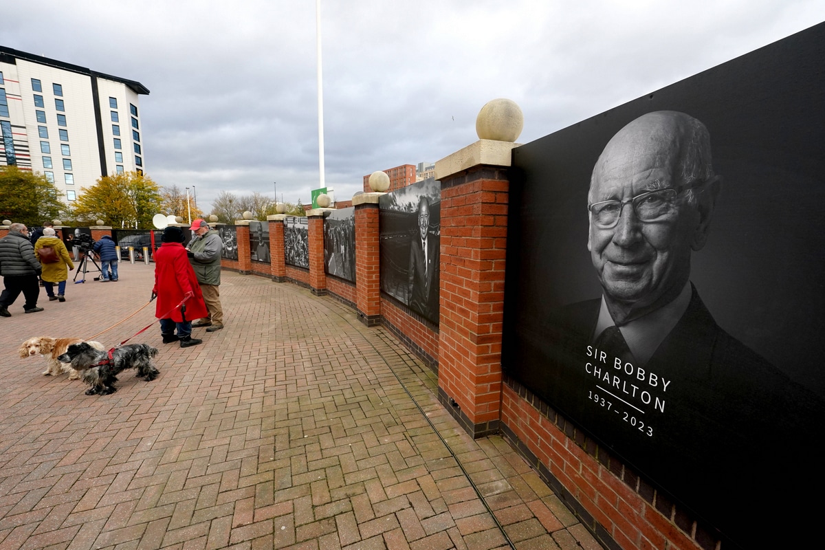 Mural dla sir Bobby'ego Charltona pod Old Trafford