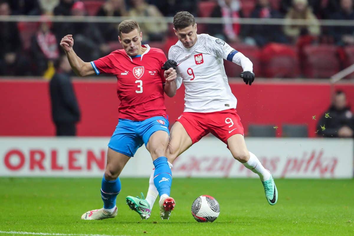 Tomas Holes, Robert Lewandowski