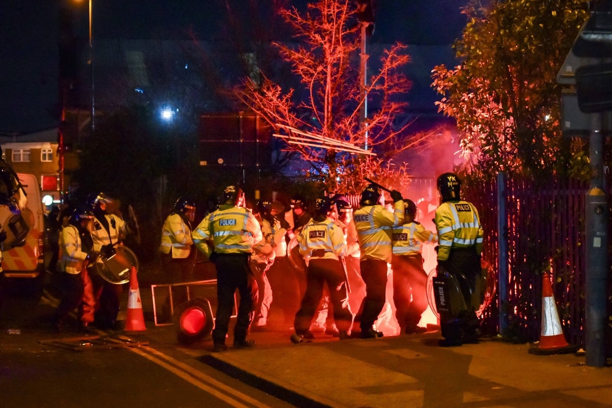 Zamieszki przed Villa Park