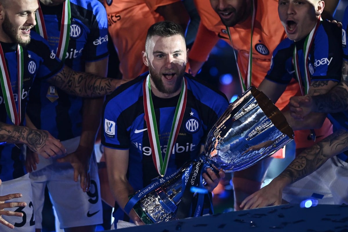 Milan Skriniar z superpucharem Włoch