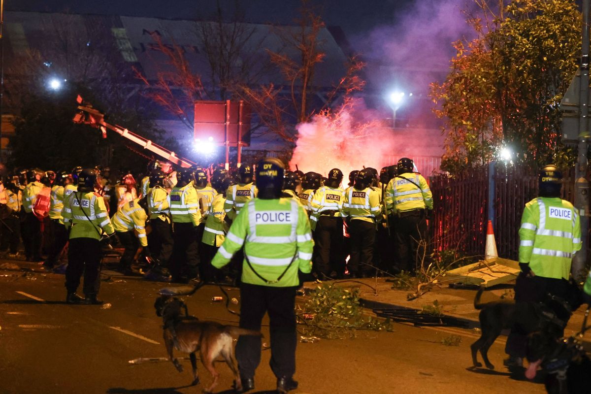 Policja przed meczem Aston Villa - Legia