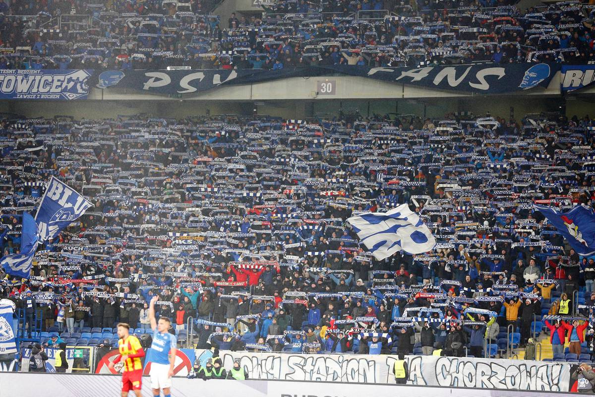 Kibice na Ruchu Chorzów na Stadionie Śląskim