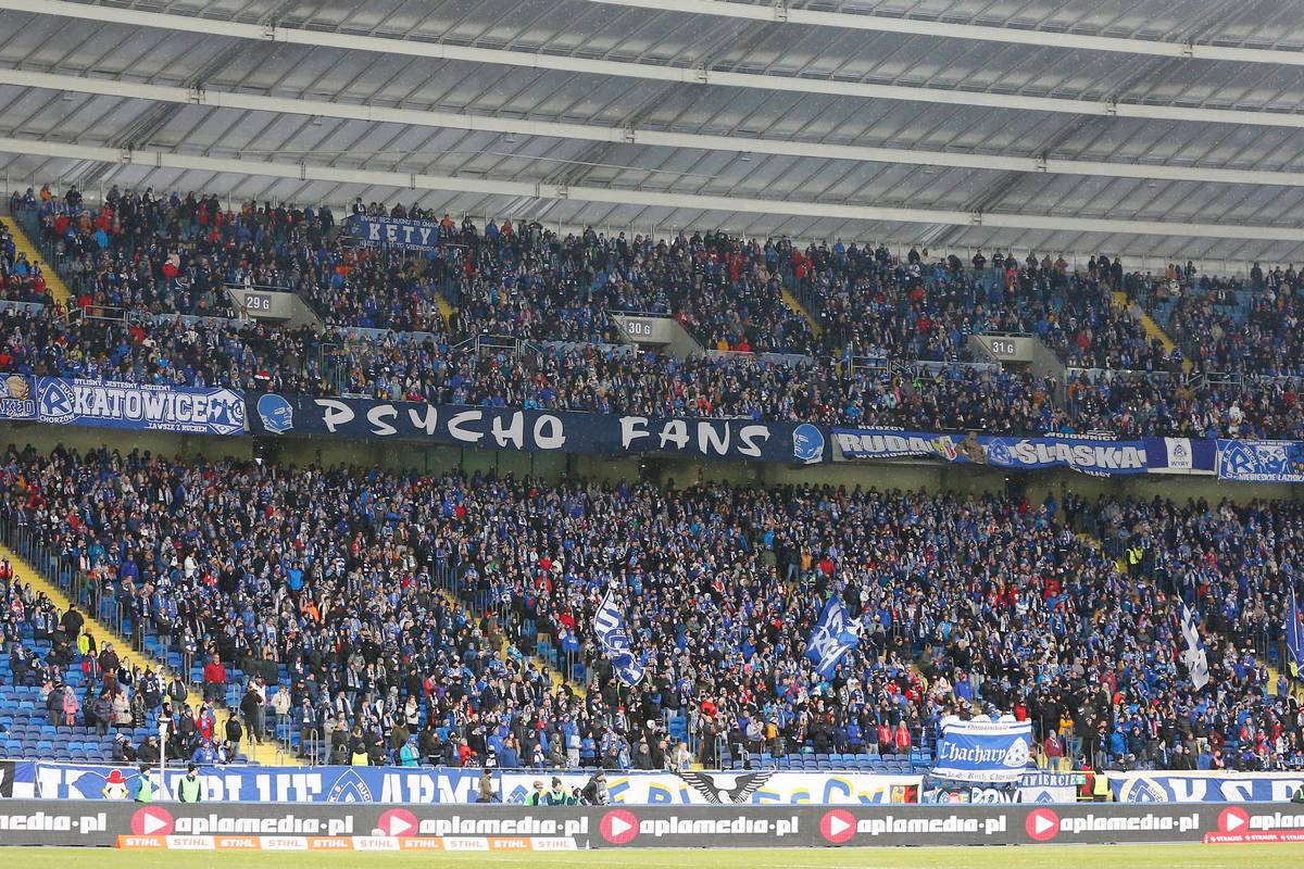 Kibice Ruchu Chorzów na Stadionie Śląskim