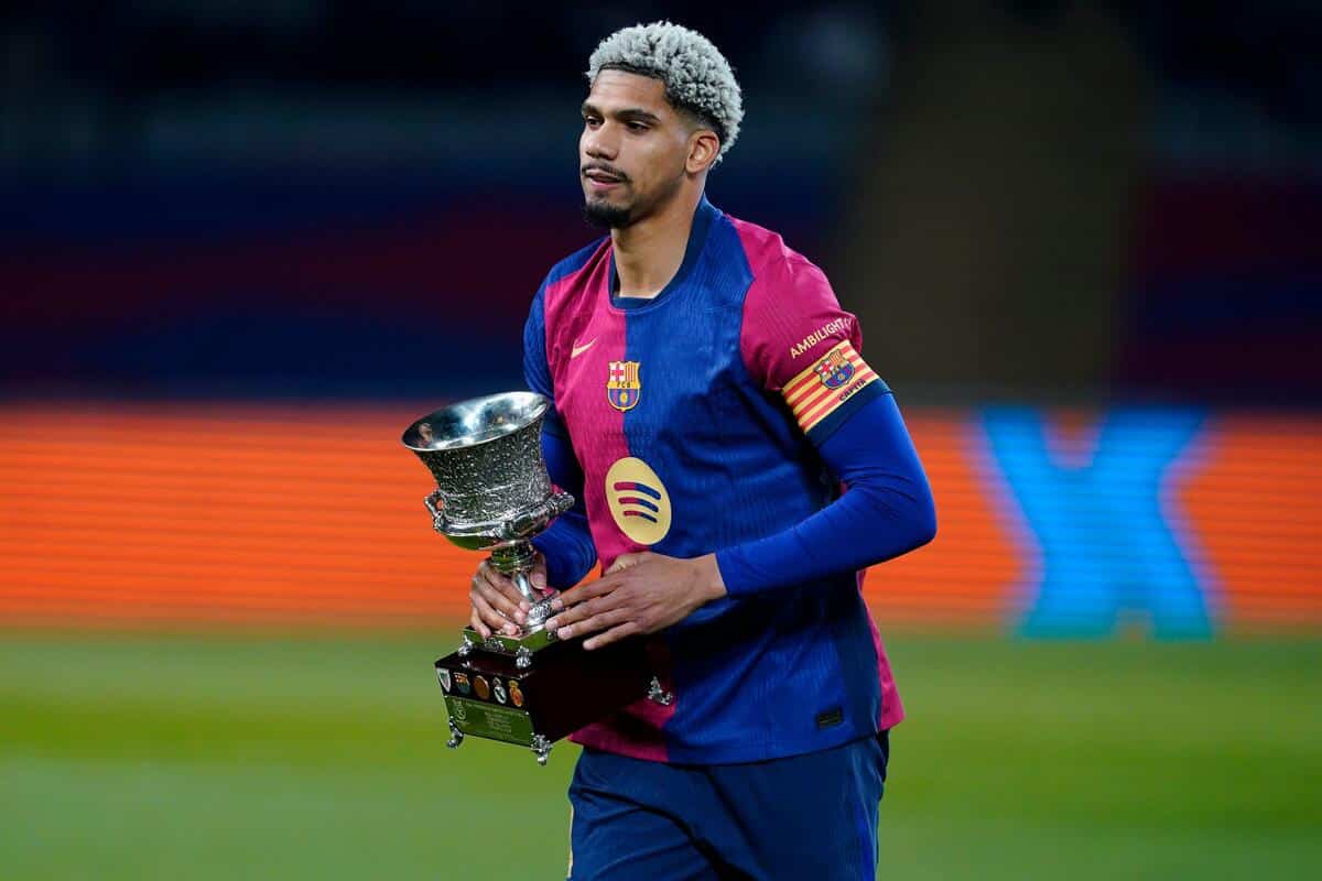 Ronald Araujo podpisze nowy kontrakt z Barceloną, co komplikuje transfer Jonathana Taha z Bayeru Leverkusen [Źródło: Goal]