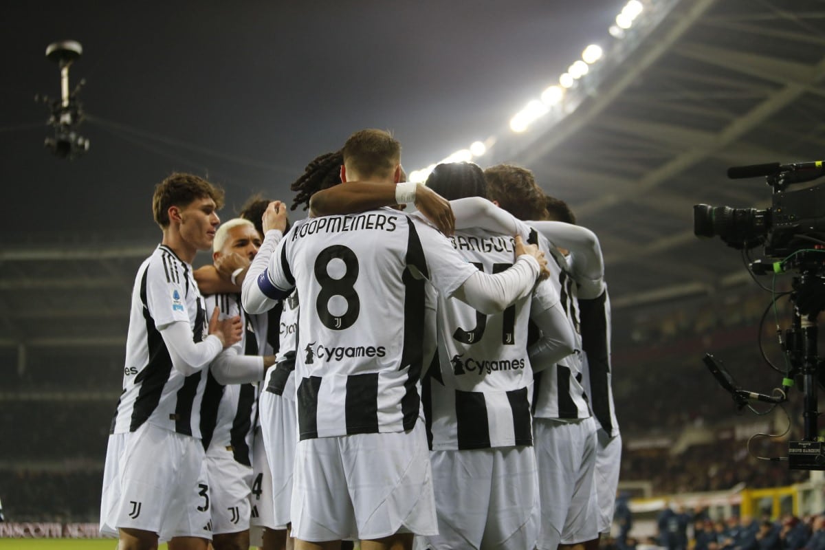 Juventus poszukuje alternatywy dla Kolo Muani, wskazując na Santiago Castro z Bologni [Źródło: Goal]
