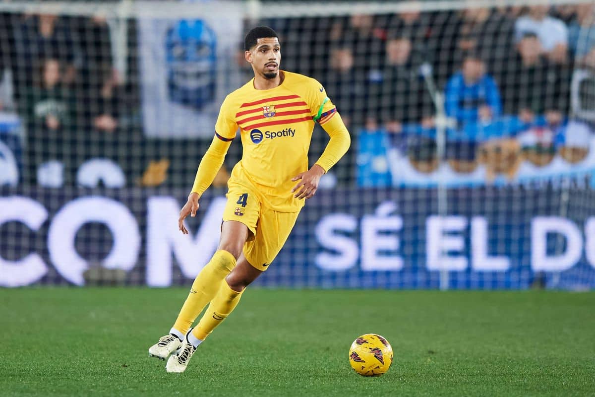Juventus rozważa transfer Ronalda Araujo z Barcelony, ale obawy zdrowotne wstrzymują decyzję [Źródło: Goal.pl]