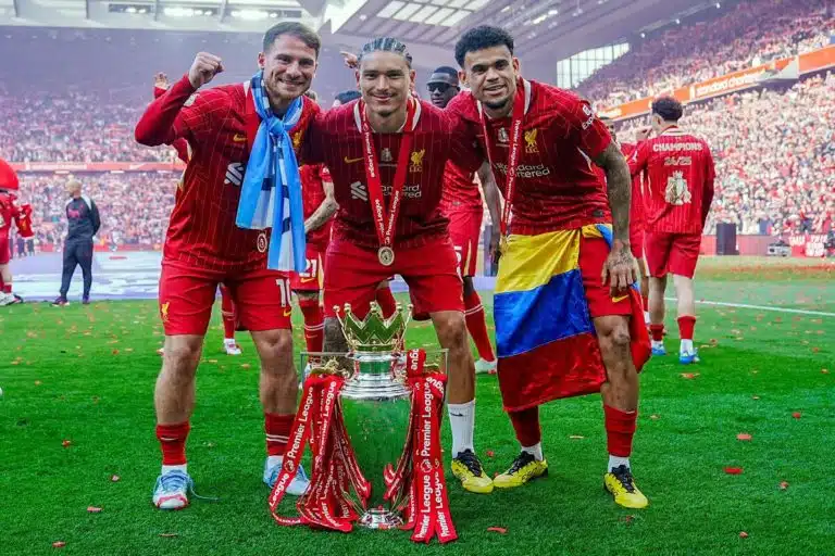 Darwin Nunez (w środku)