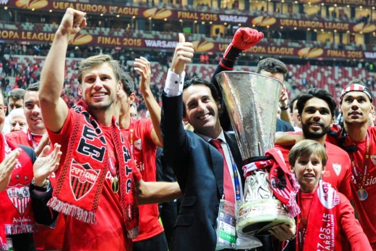 Grzegorz Krychowiak i Unai Emery po wygraniu Ligi Europy w Warszawie