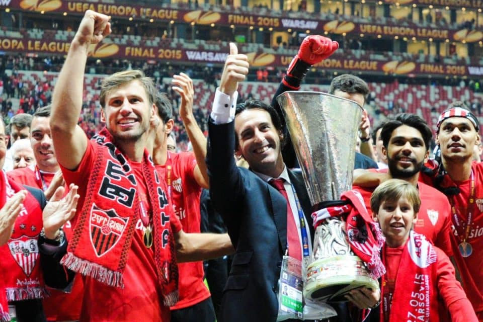 Grzegorz Krychowiak i Unai Emery po wygraniu Ligi Europy w Warszawie