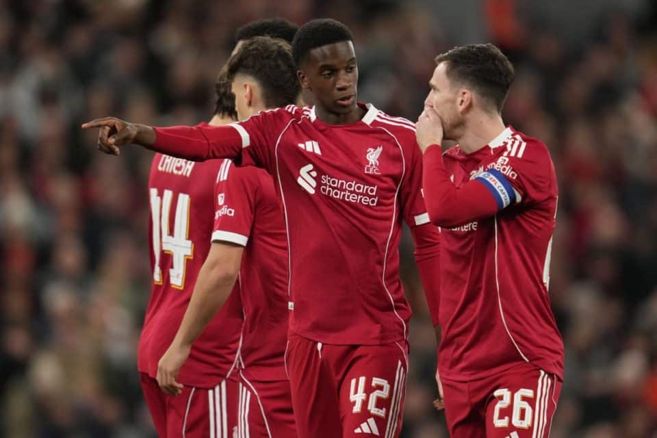 Trey Nyoni oraz Andy Robertson