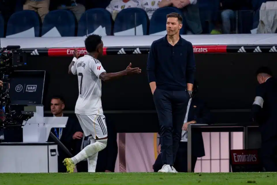 Xabi Alonso i Vinicius Junior