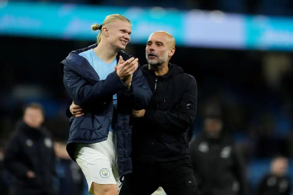Erling Haaland i Pep Guardiola
