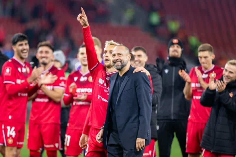 Piłkarze i trener Widzewa Łódź