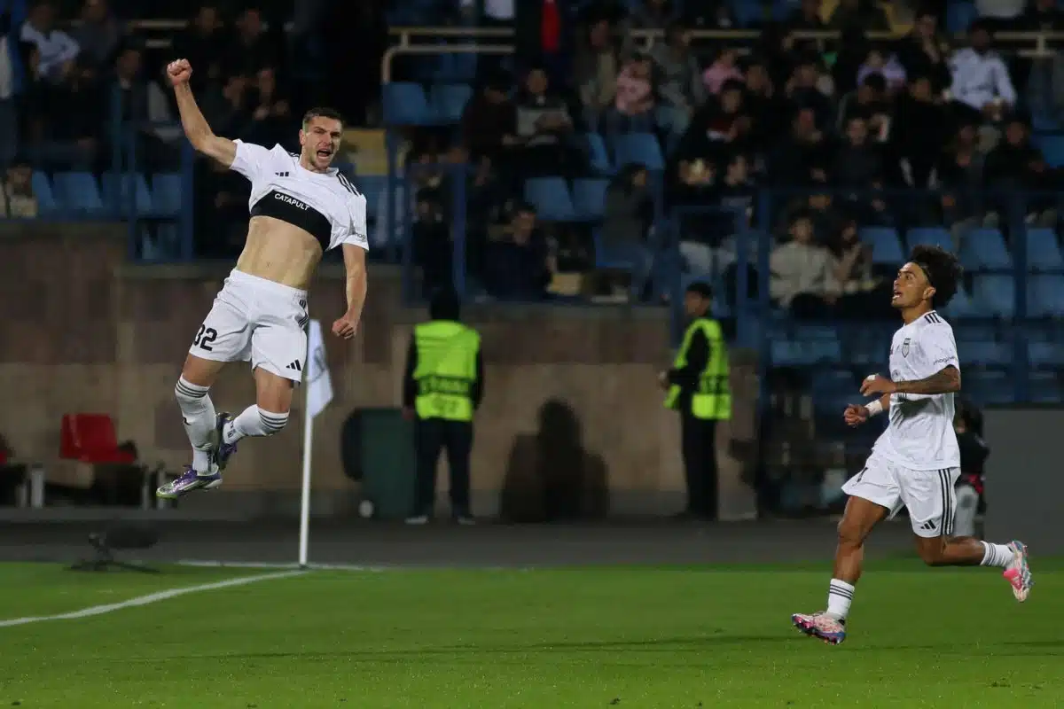 Nardin Mulahusejnović (z lewej)