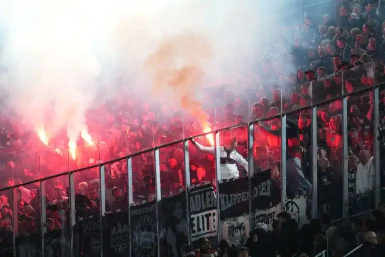 Kibice Eintrachtu na Camp Nou