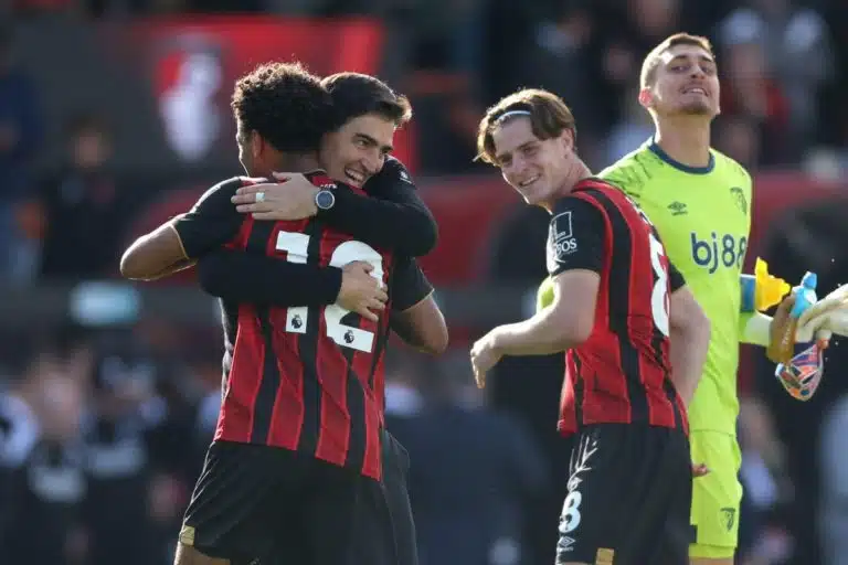 Piłkarze Bournemouth oraz Andoni Iraola