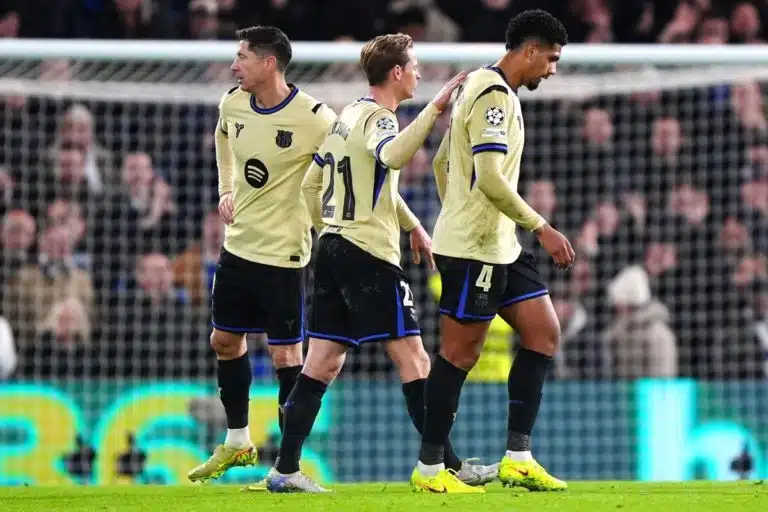 Robert Lewandowski, Frenkie De Jong i Ronald Araujo